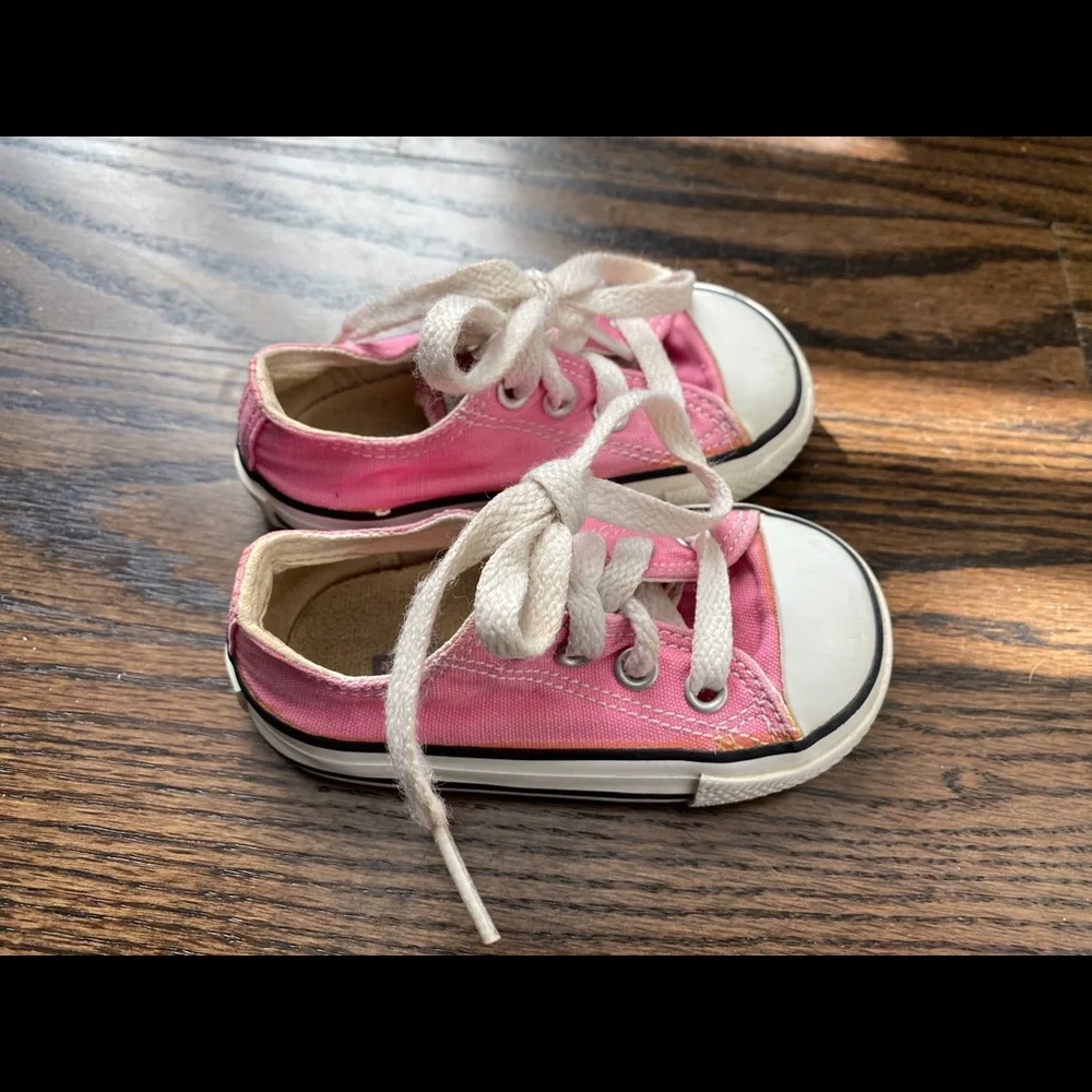 Pink Converse chuck Taylor size 4